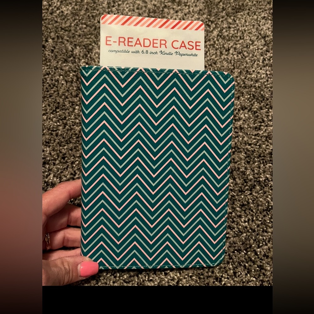 E Reader case with hand strap